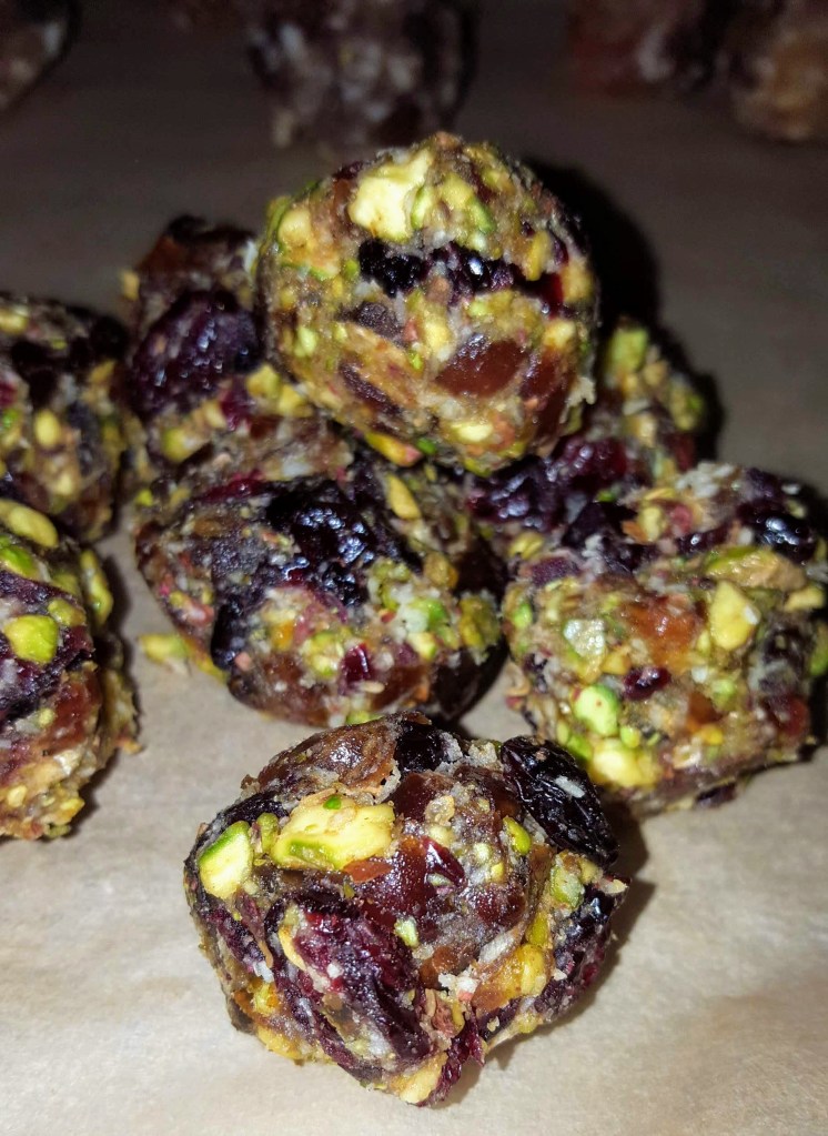 vegan fruit nut balls