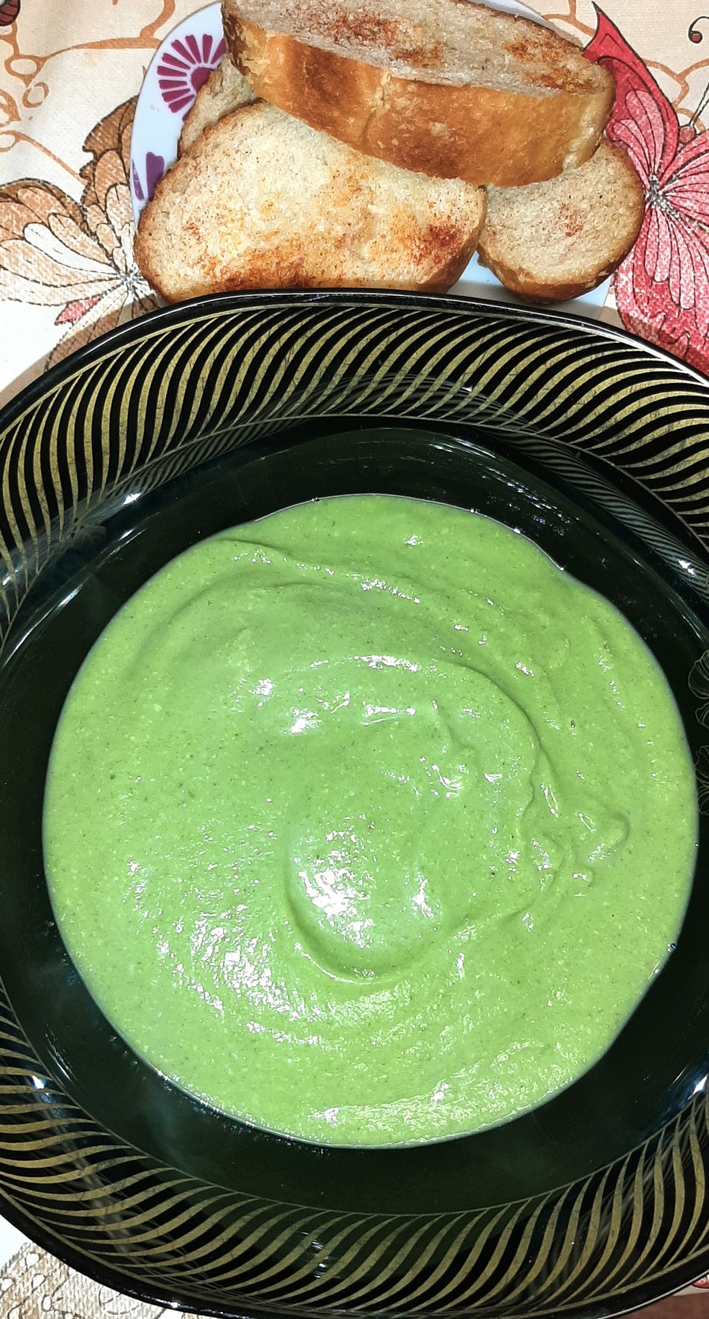 Healthy, Simple Broccoli & Garlic&nbsp;Soup