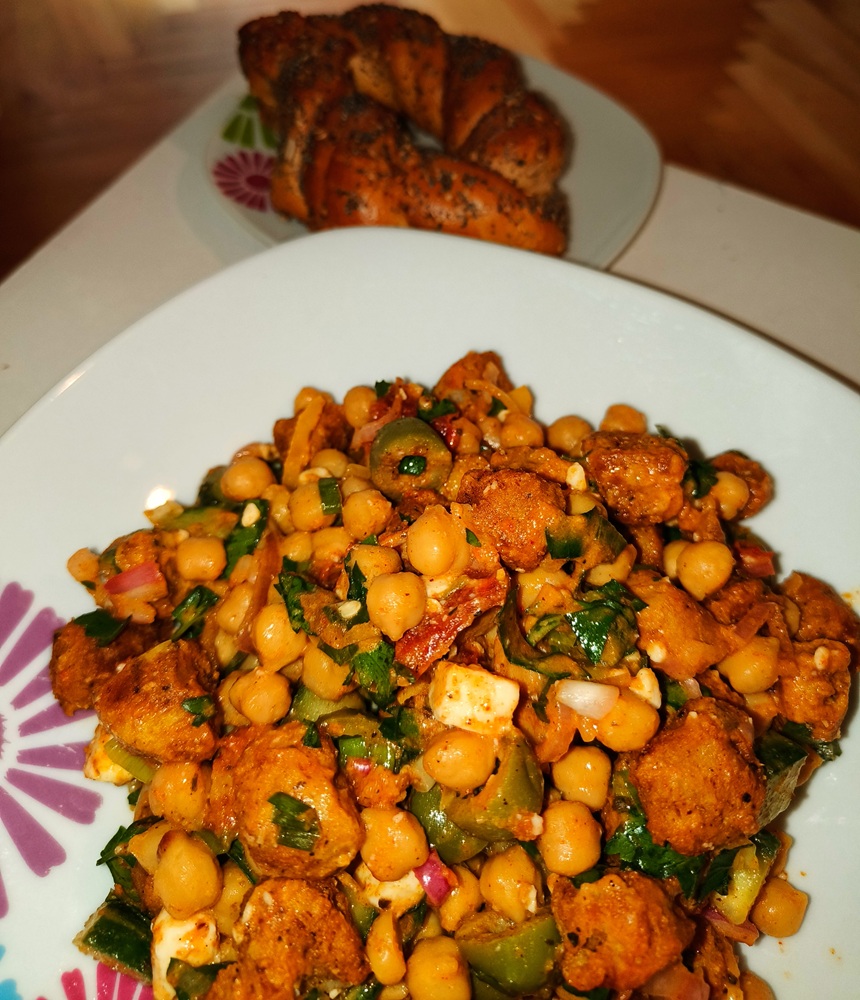 Mediterranean Style Chickpea&nbsp;Bowl
